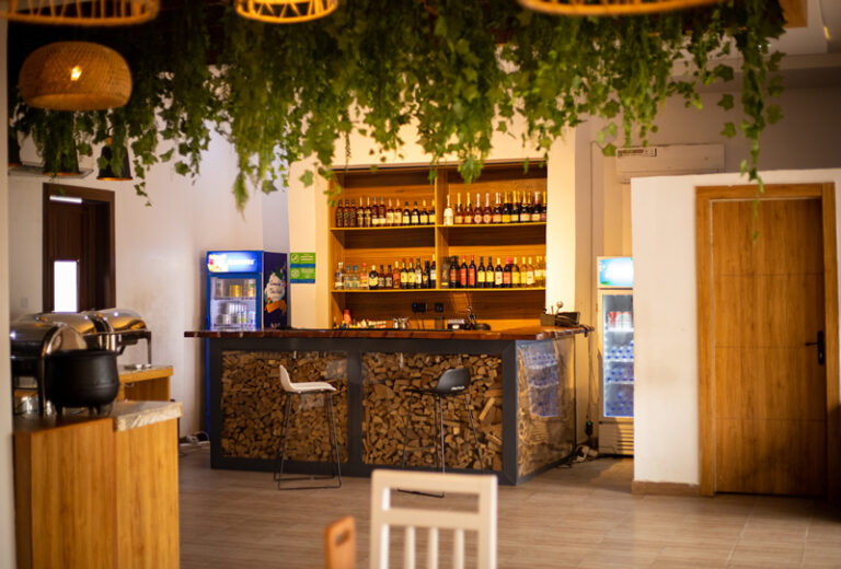 Restaurant & Bar